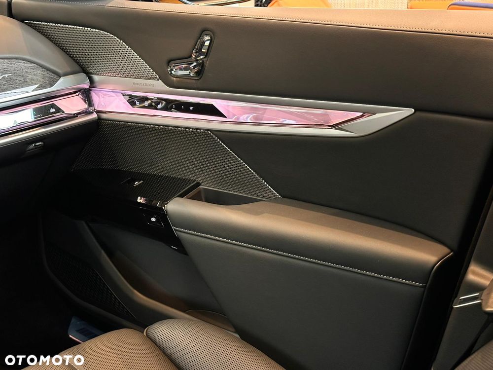 BMW Seria 7 740d xDrive mHEV Nero Lusso Edition sport - 15