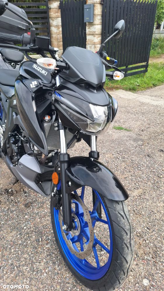 Suzuki GSX - 17