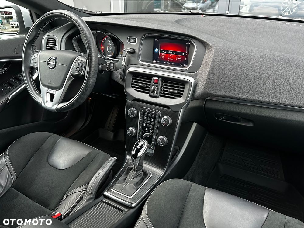 Volvo V40 T3 Drive-E R-Design Momentum - 17