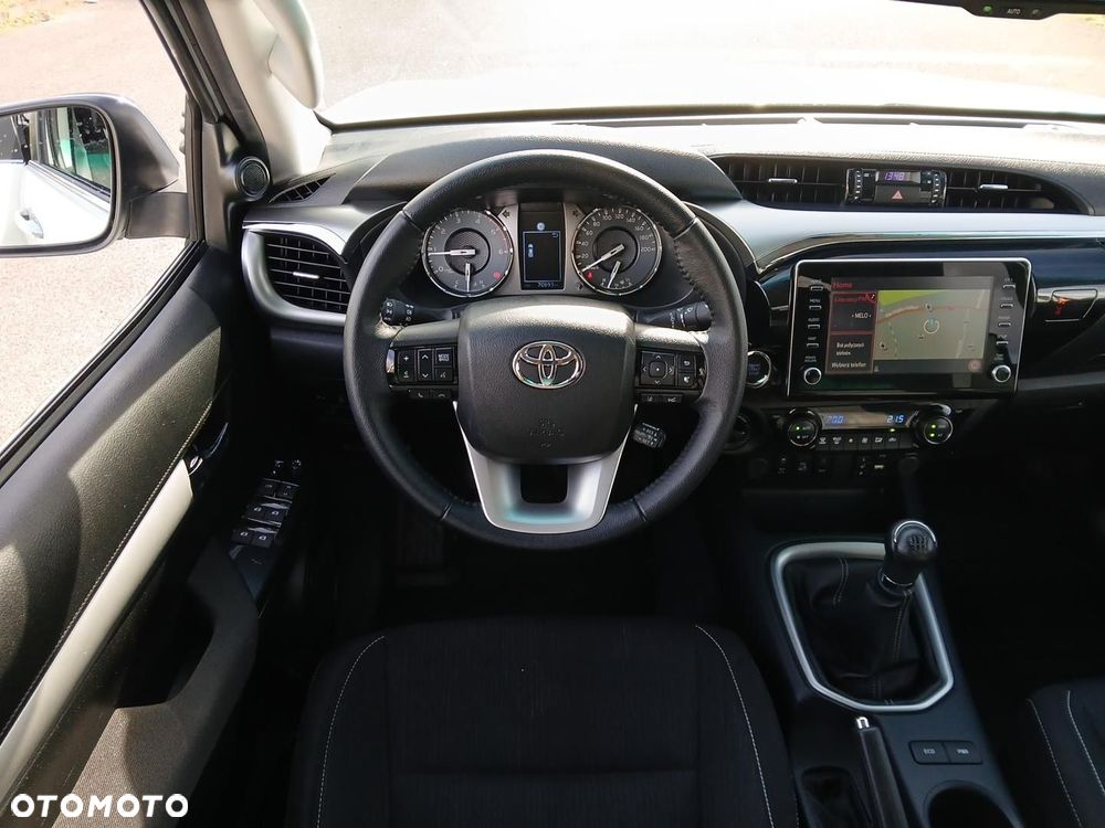 Toyota Hilux 2.8 D-4D Double Cab SR5 4x4 - 28