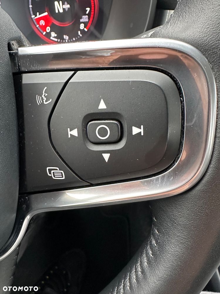 Volvo XC 40 T3 Momentum Pro - 11