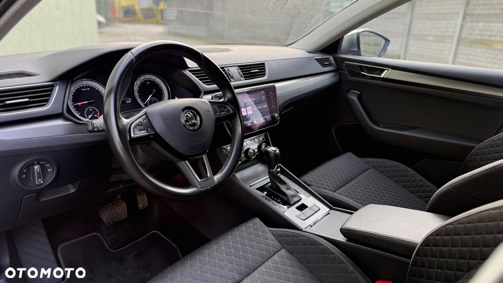 Skoda Superb 2.0 TDI DSG Premium Edition - 36