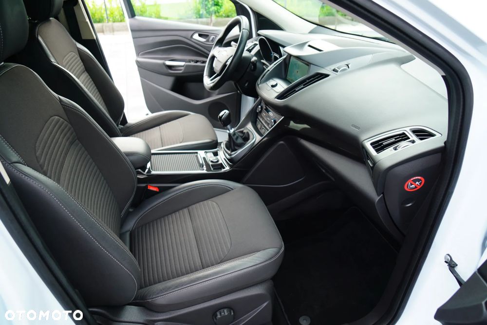 Ford Kuga 1.5 EcoBoost 2x4 Titanium - 23