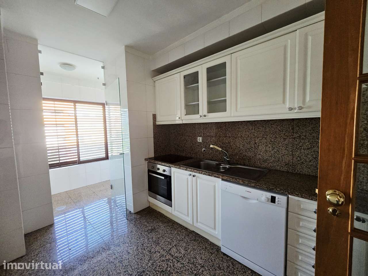 Apartamento T2 com garagem na Maia, pronto a habitar - Grande imagem: 5/14