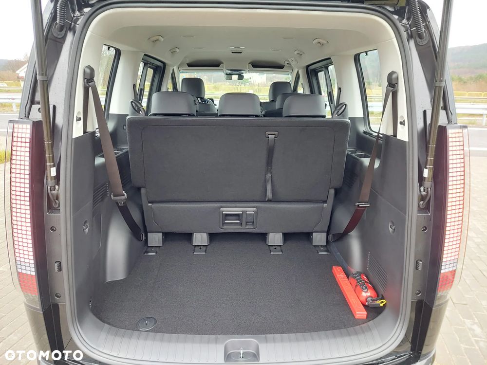 Hyundai Staria 1.6 T-GDI HEV Smart VIP - 36