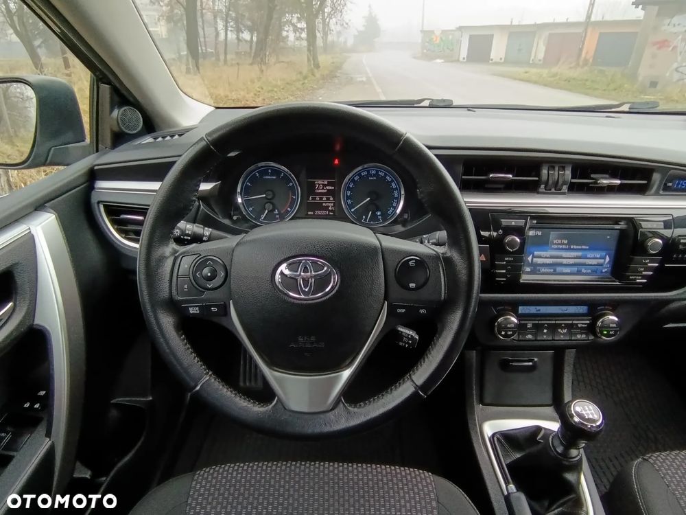 Toyota Corolla 1.6 Premium + - 21