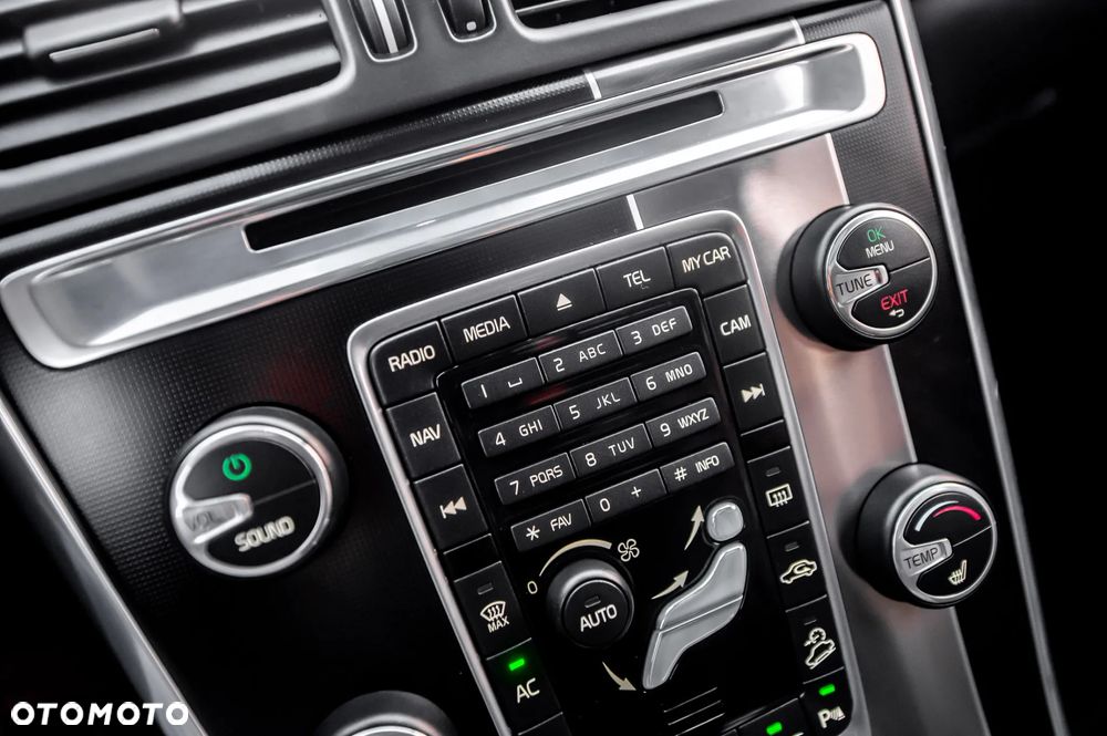 Volvo XC 60 D5 AWD R-Design Momentum - 27