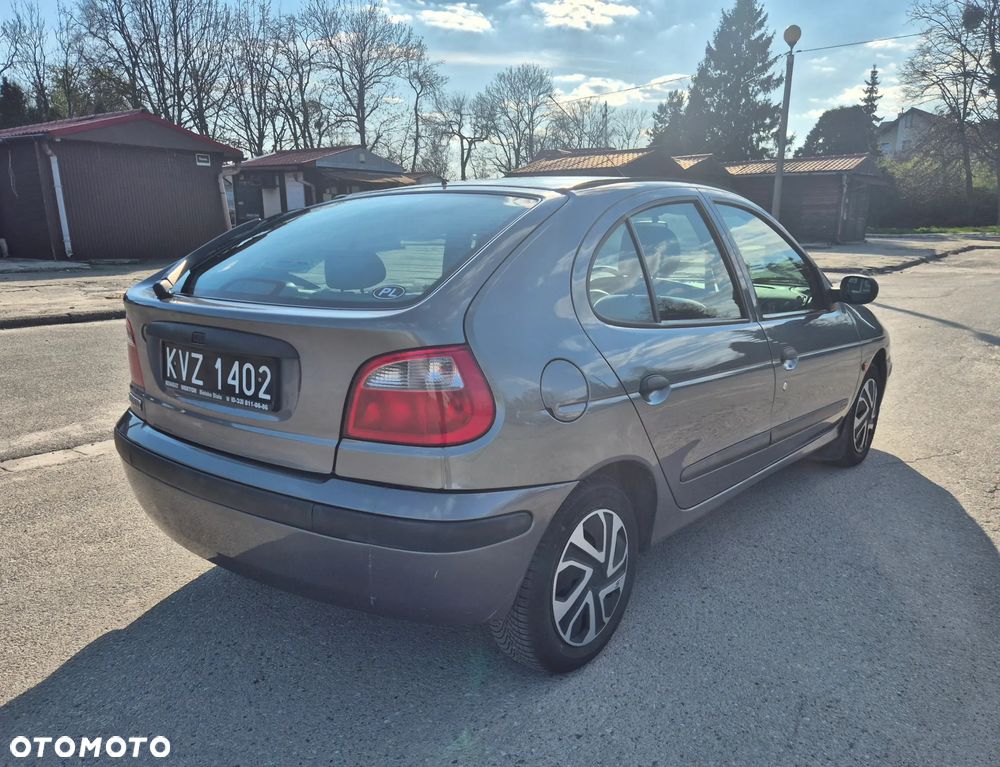 Renault Megane 1.4 RN 16V - 6