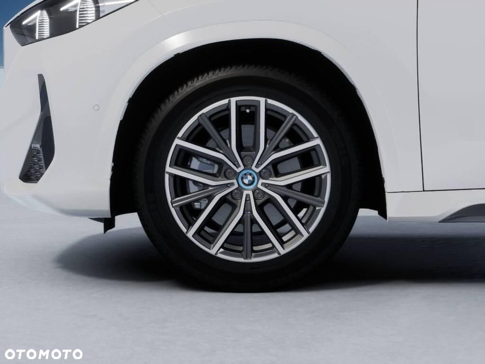 BMW iX1 eDrive20 66.5kWh M Sport Edition - 4