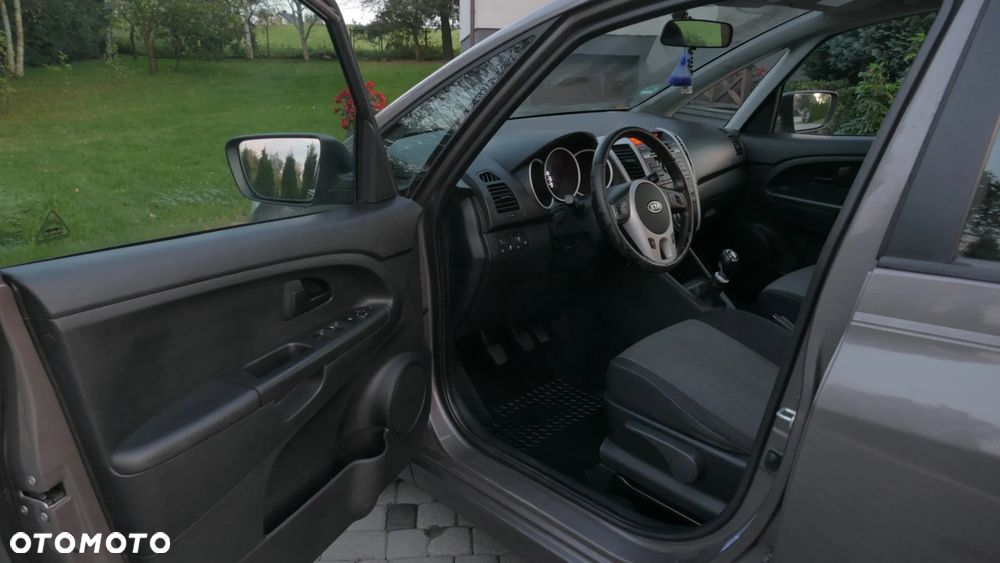Kia Venga - 7