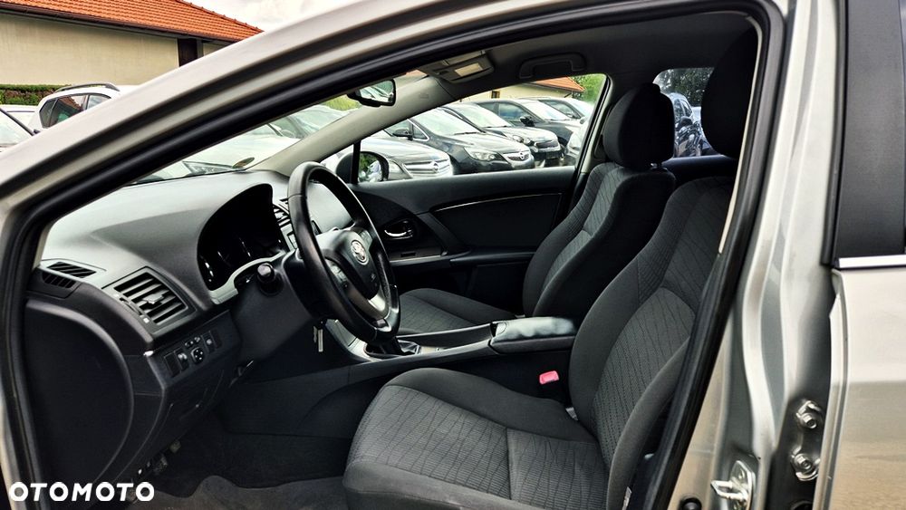 Toyota Avensis 2.0 Sol plus NAVI - 31