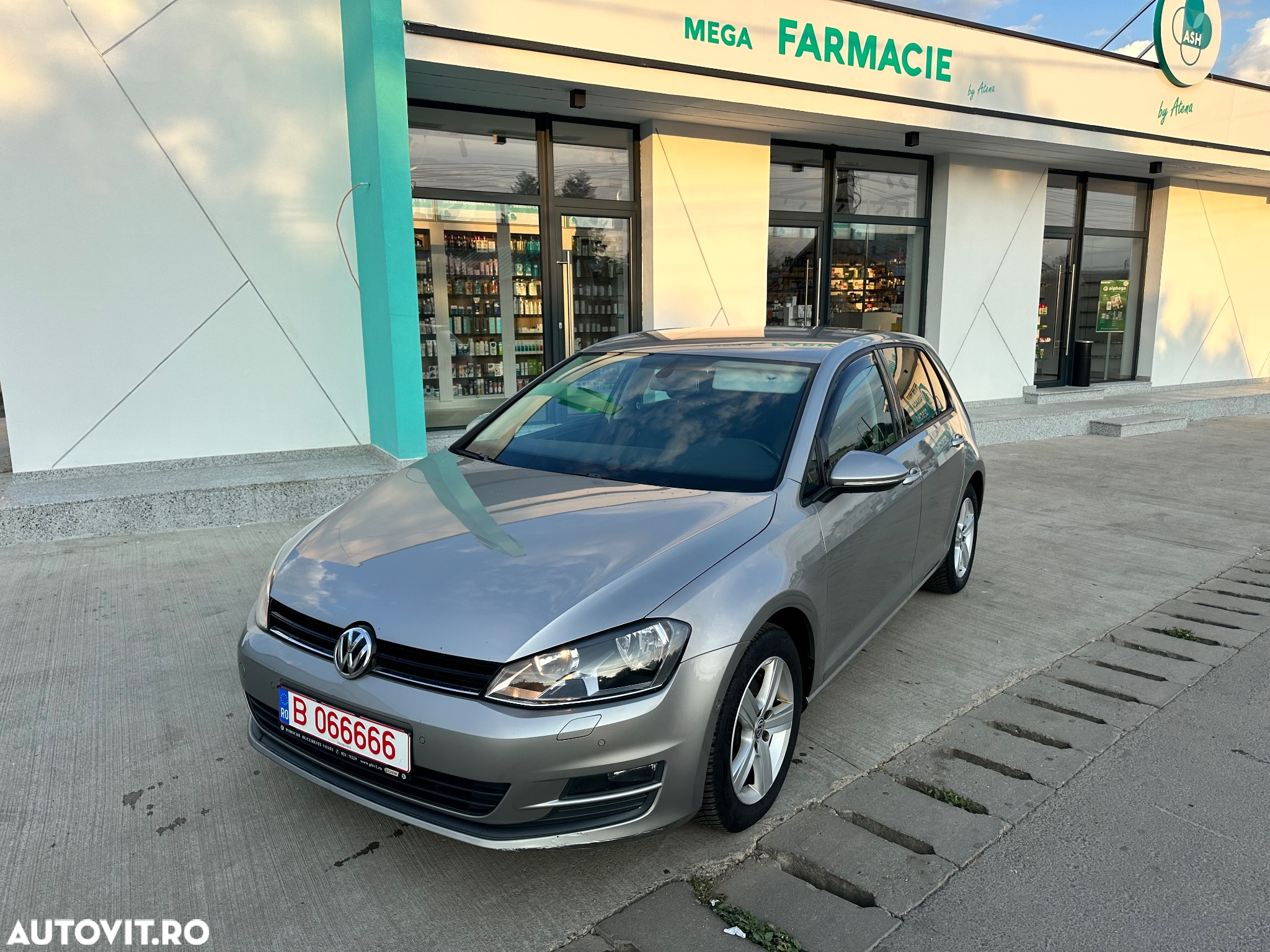 Volkswagen Golf 2.0 TDI BlueMotion Technology Highline DSG - 3