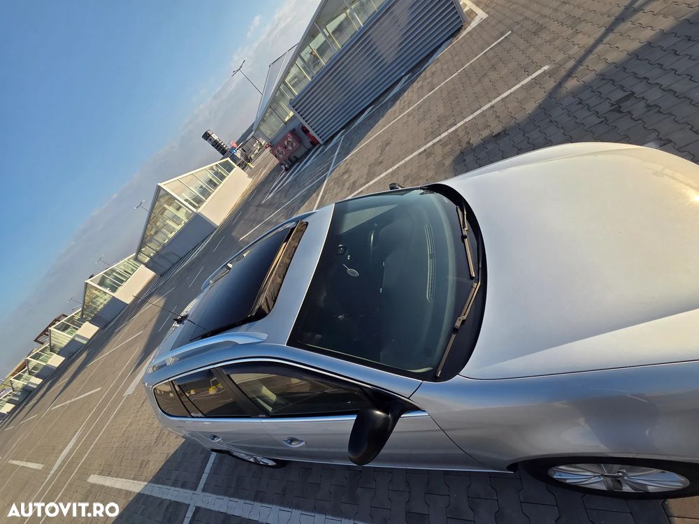 Volkswagen Golf 1.6 TDI DPF BlueMotion Technology Highline - 16