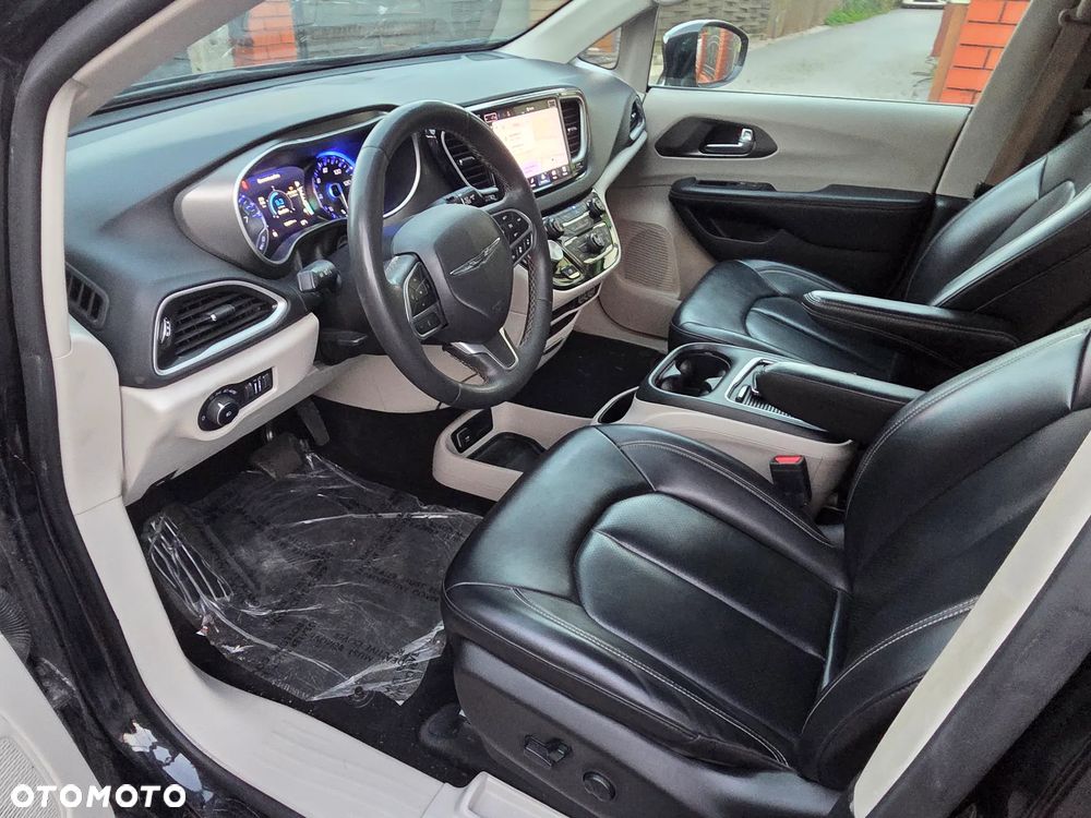 Chrysler Pacifica - 23