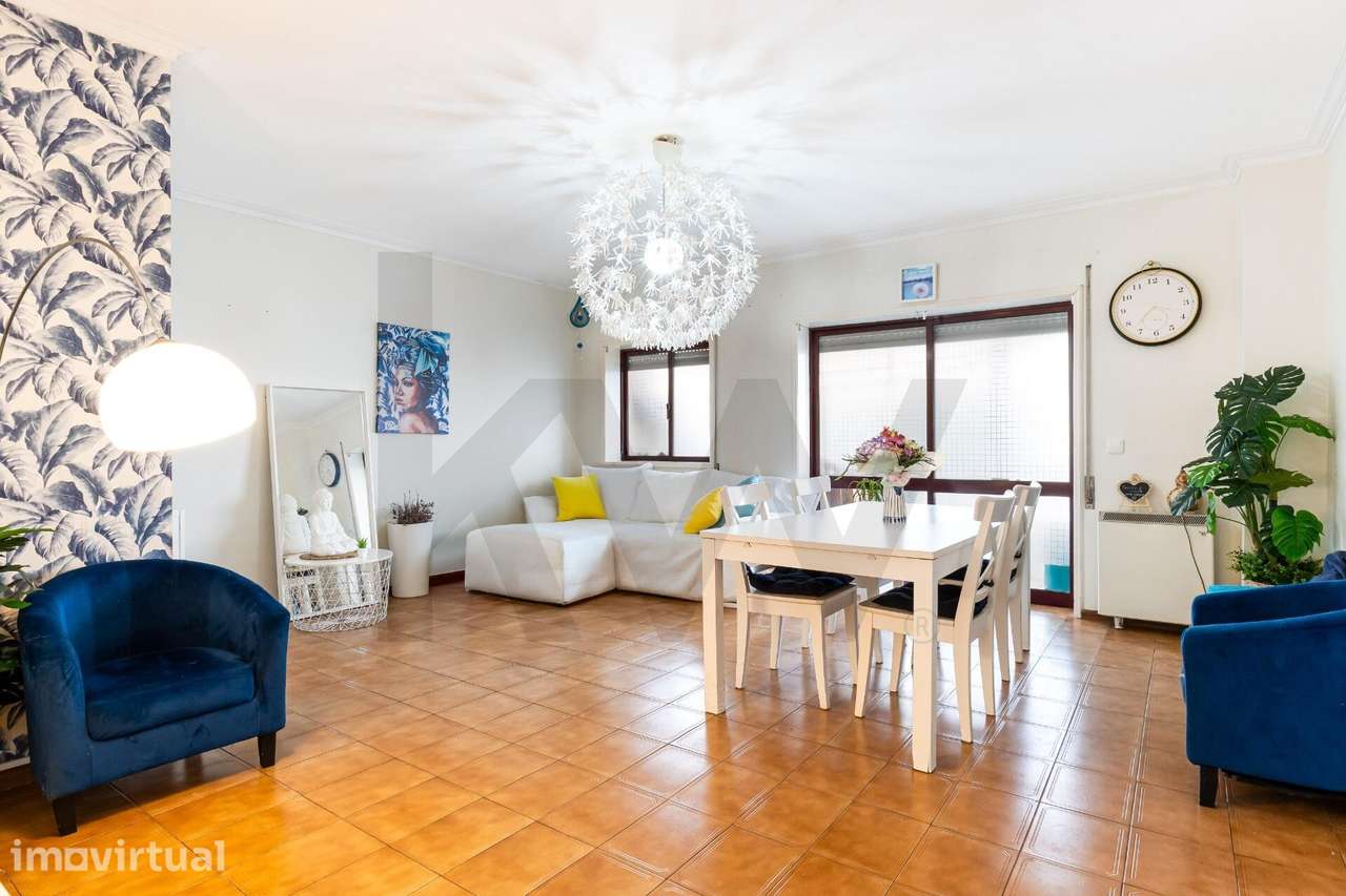 Apartamento T2+1 com varanda e terraço a 450m da praia | Praça João XX - Grande imagem: 4/26