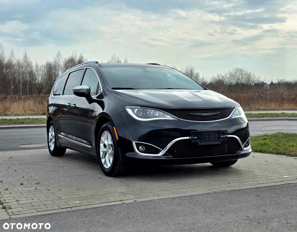 Chrysler Pacifica - 2