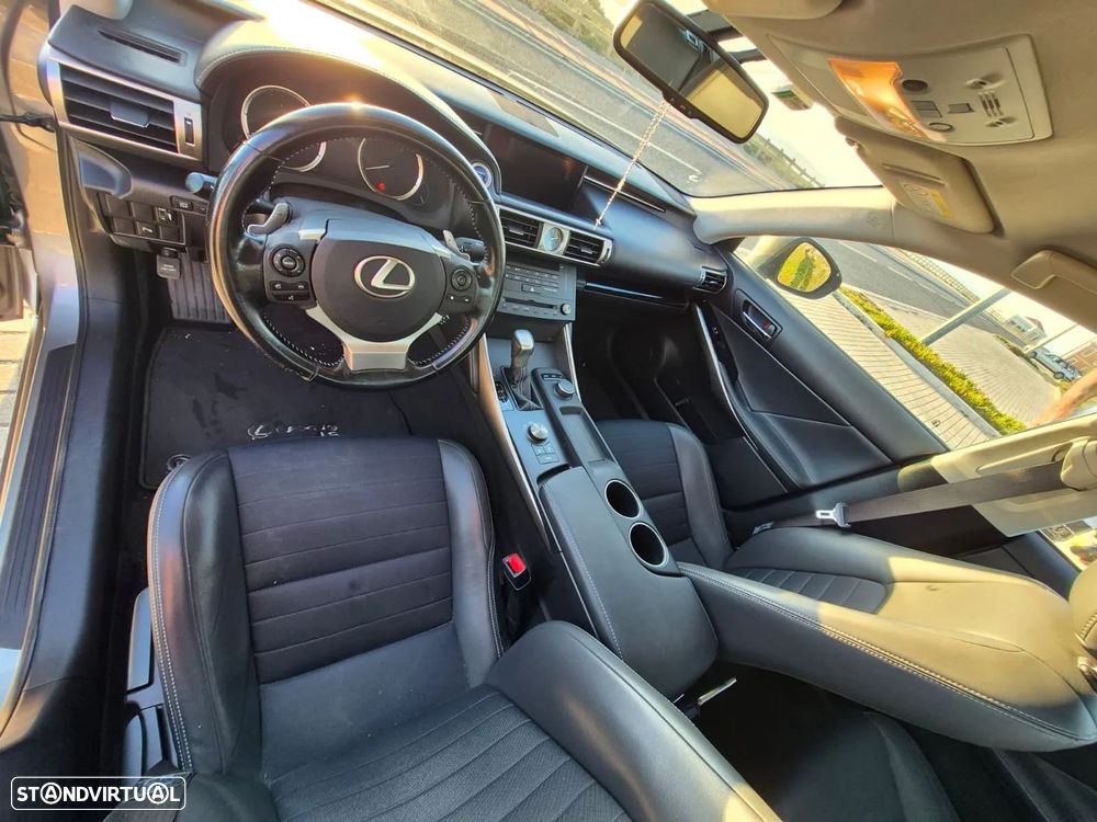 Lexus IS 300H Executive - 18