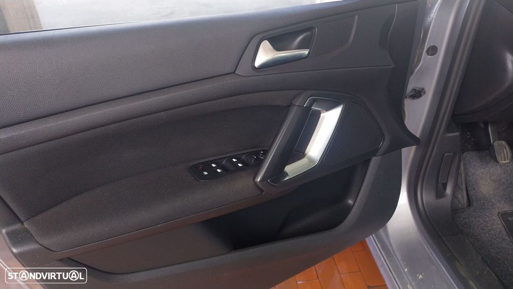 Peugeot 308 1.2 PureTech Allure J18 - 17