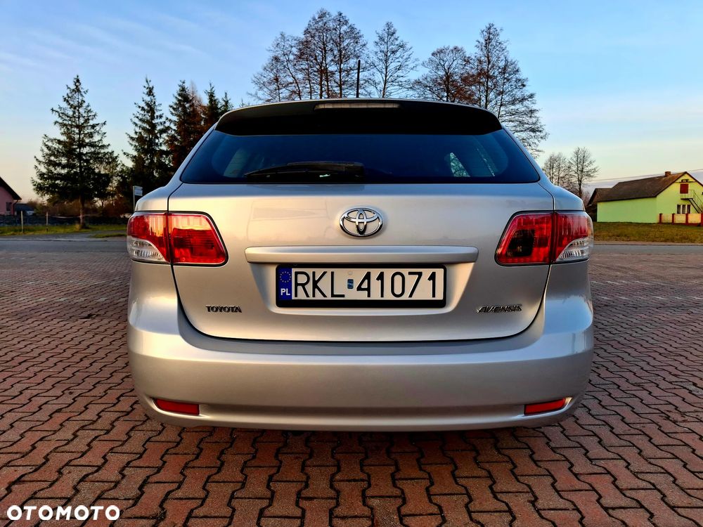 Toyota Avensis 1.8 Executive - 11