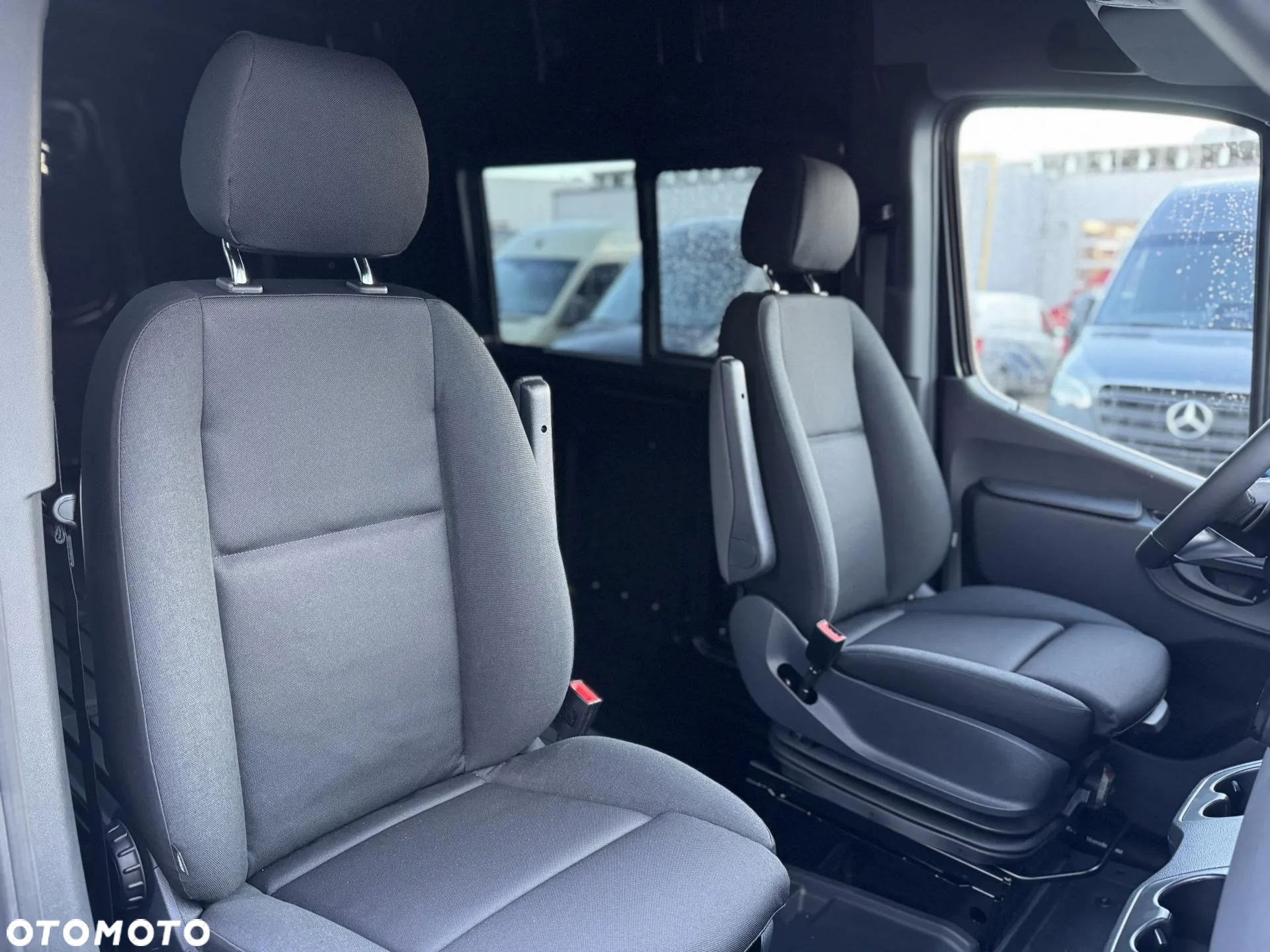 Mercedes-Benz Sprinter - 12