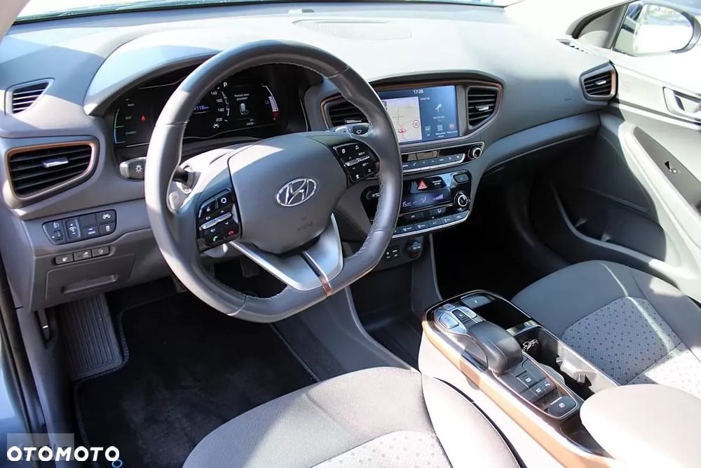Hyundai IONIQ - 13