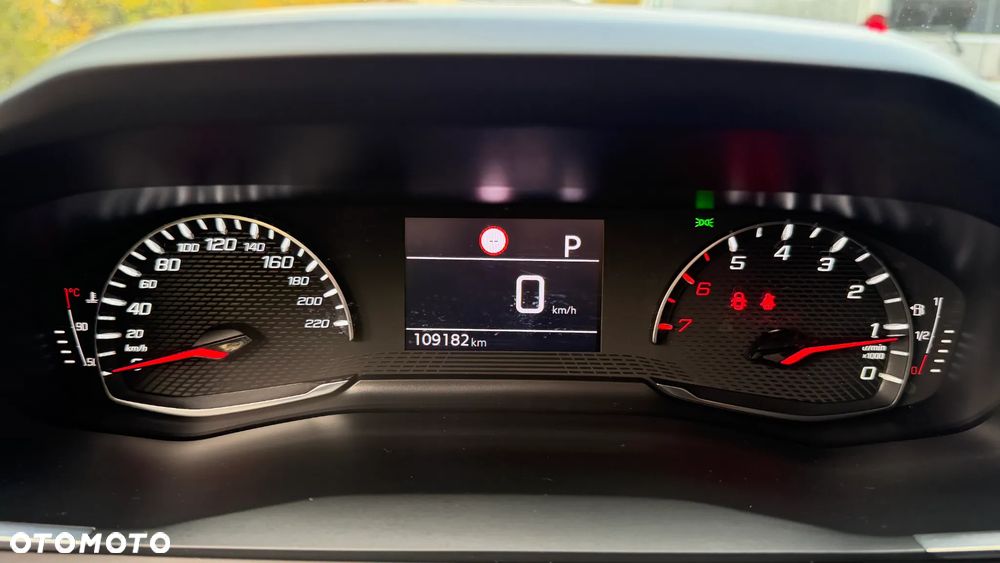 Peugeot 2008 1.2 PureTech Active Pack S&S EAT8 - 30