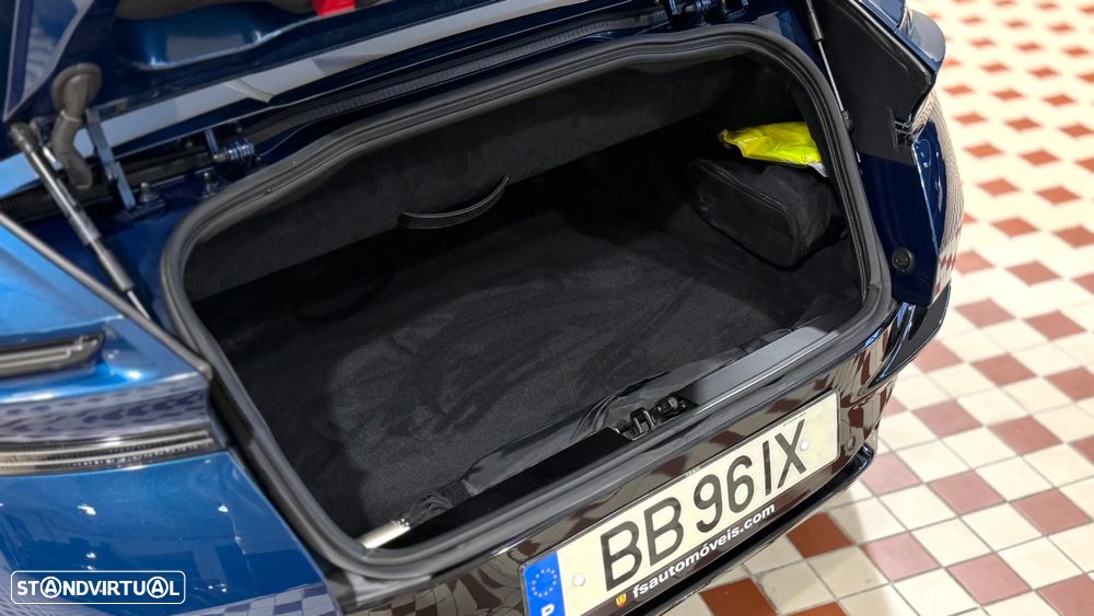 Aston Martin DB11 Volante V8 - 39