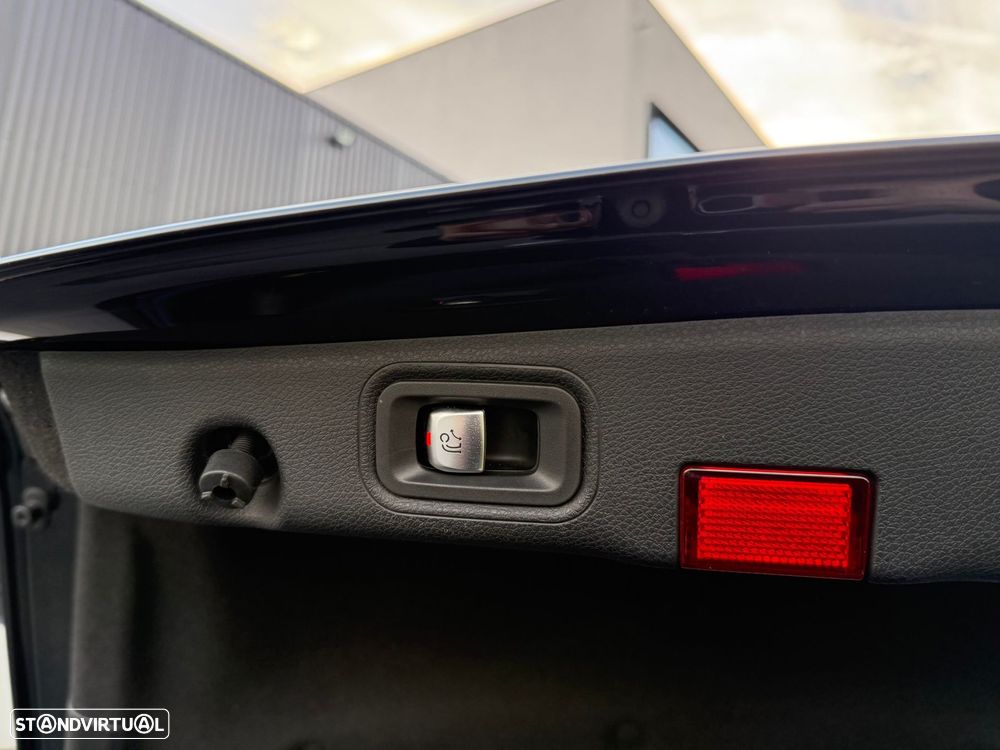 Mercedes-Benz E 300 de 9G-TRONIC AMG Line - 27