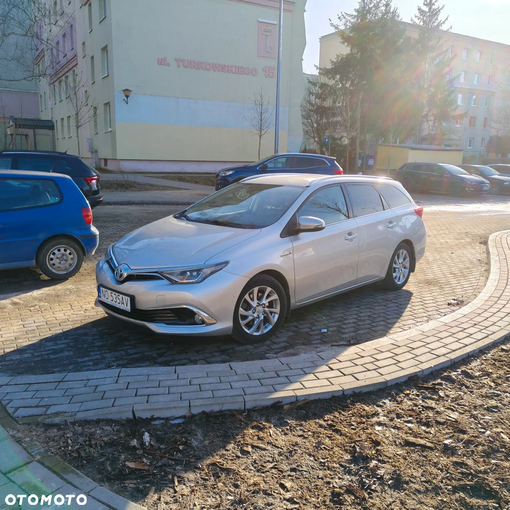 Toyota Auris Hybrid 135 Prestige - 9