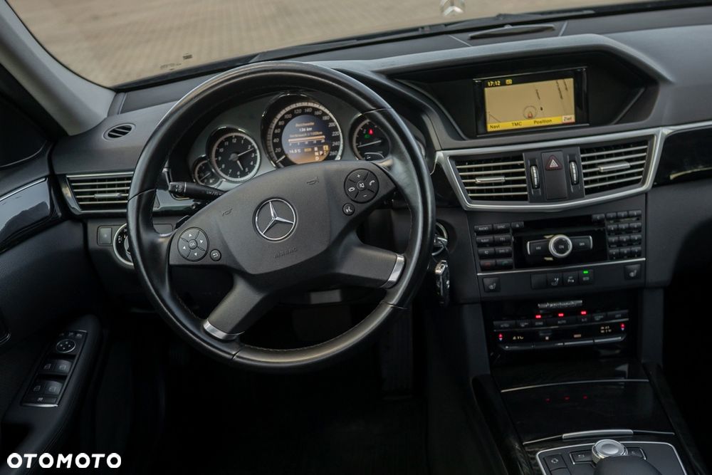 Mercedes-Benz Klasa E 220 CDI DPF BlueEFFICIENCY 7G-TRONIC Avantgarde - 35