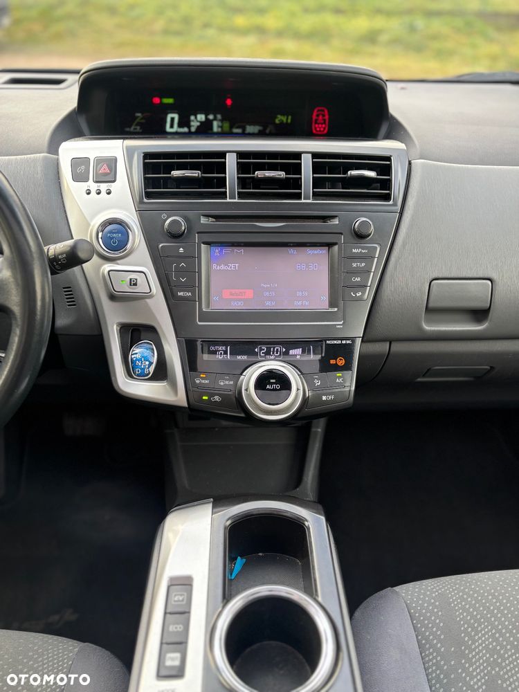 Toyota Prius 1.8 HSD Premium - 32