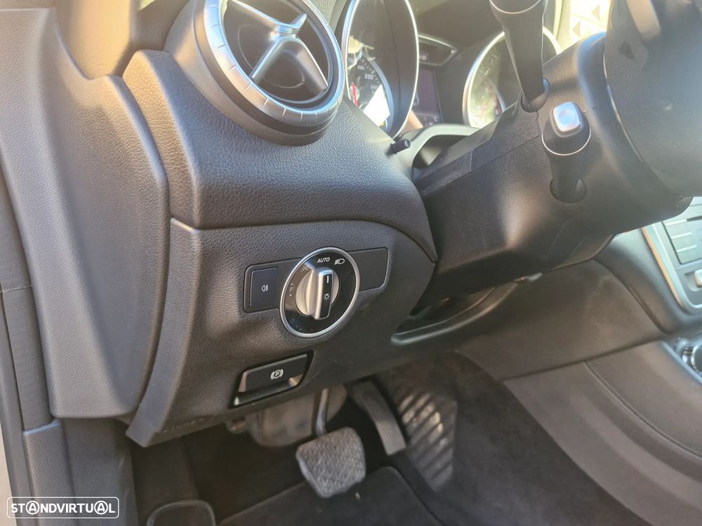 Mercedes-Benz CLA 220 CDI 7G-DCT Urban - 12