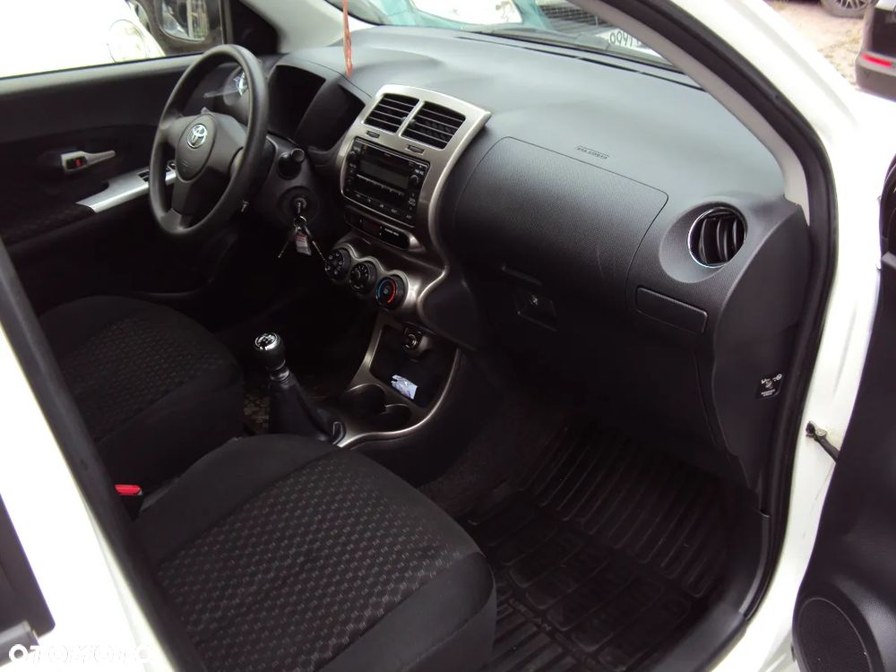 Toyota Urban Cruiser 1.33 Sol - 5