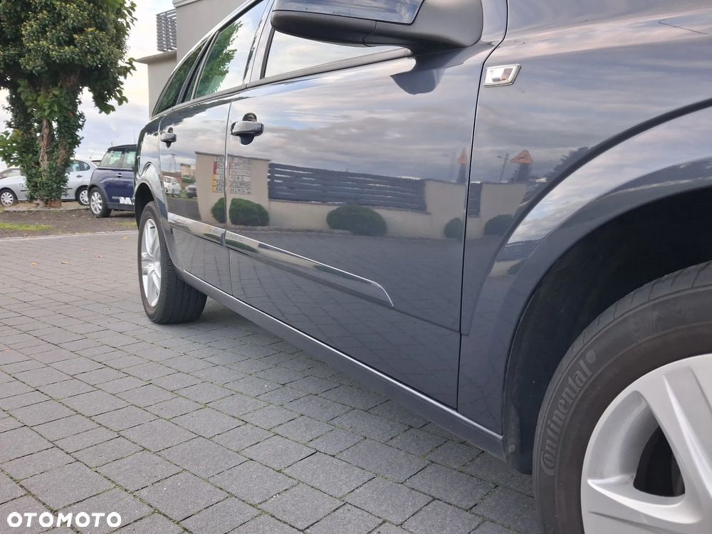 Opel Astra 1.6 Caravan - 23
