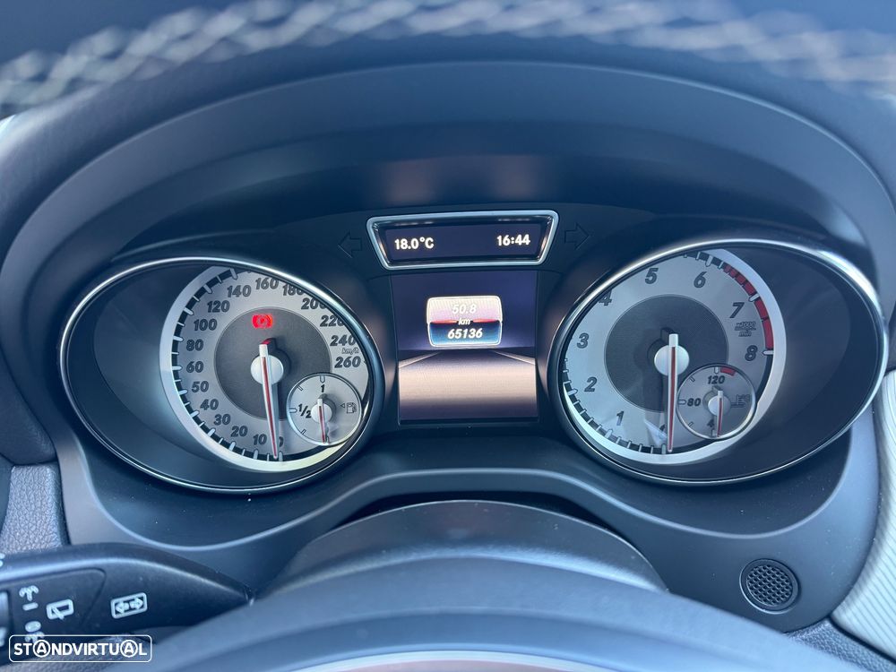 Mercedes-Benz GLA 200 Urban - 12