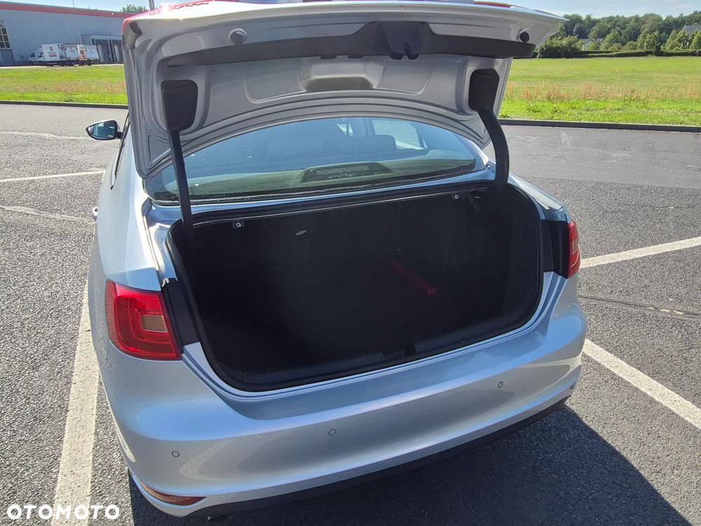 Volkswagen Jetta 1.6 TDI BMT Comfortline - 16
