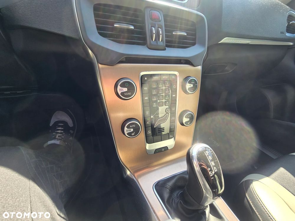 Volvo V40 D4 Geartronic Summum - 36
