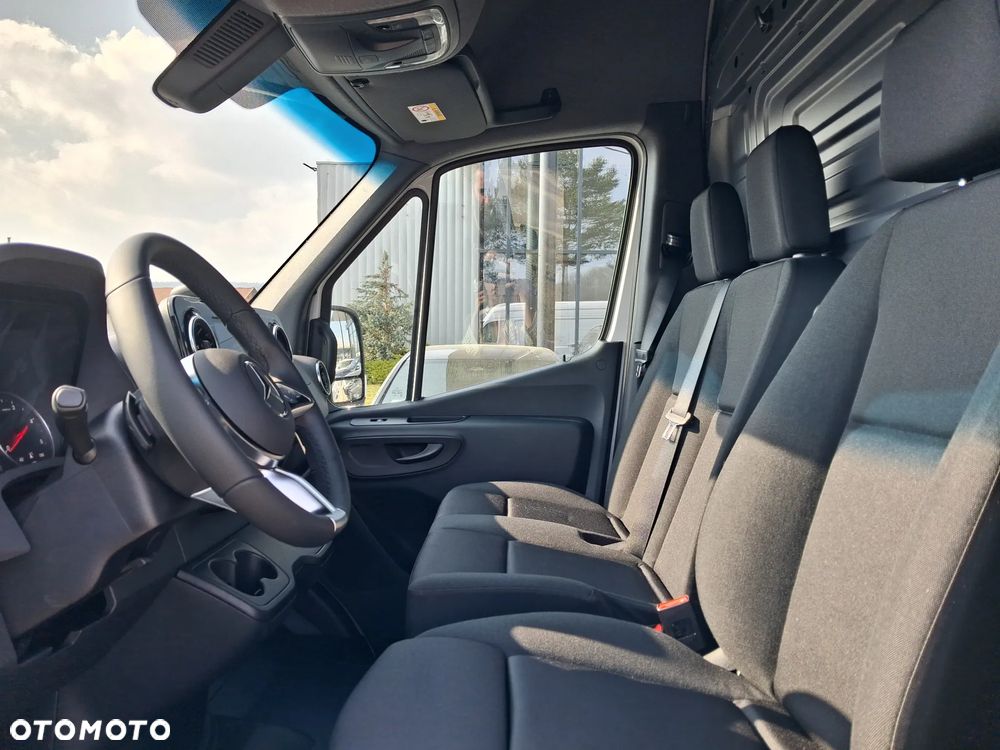 Mercedes-Benz Sprinter - 14