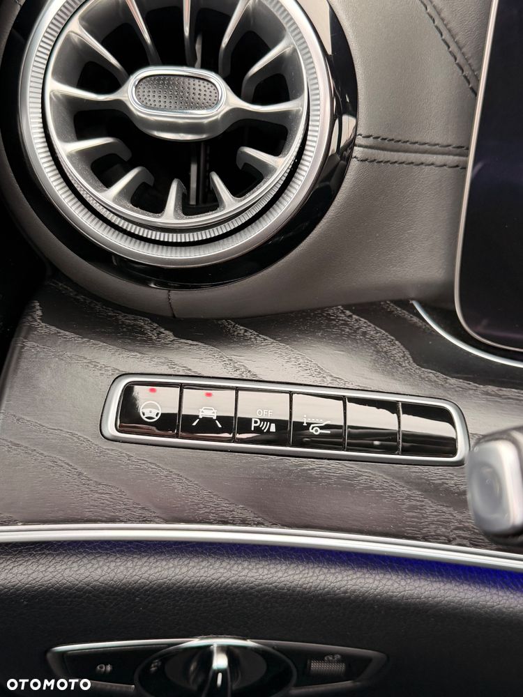 Mercedes-Benz Klasa E 400 4-Matic 9G-TRONIC - 33