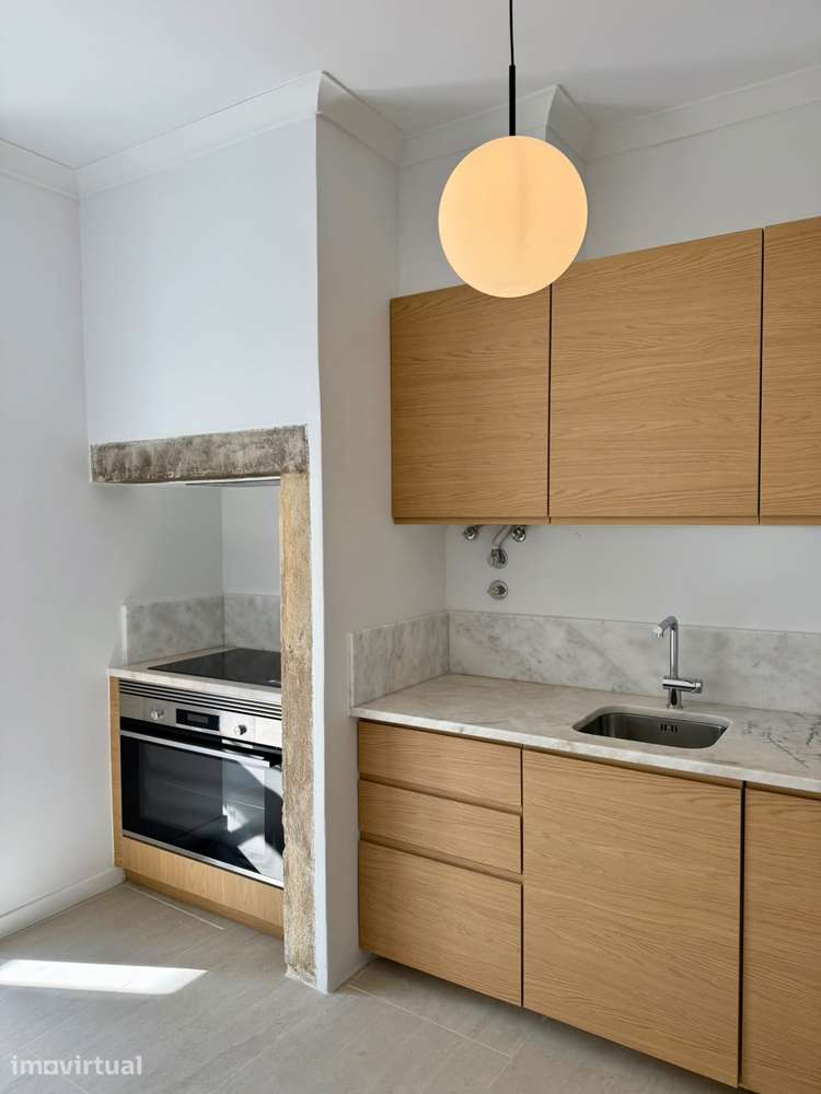 Apartemento T3 renovado em Lapa, com AC, e vista para o Cristo Rei - Grande imagem: 4/12