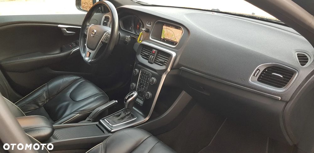 Volvo V40 D3 Geartronic RDesign - 17