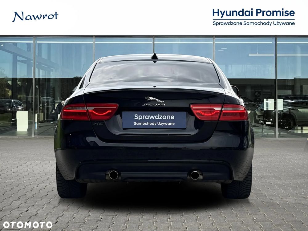 Jaguar XE 2.0 D AWD R-Sport - 4