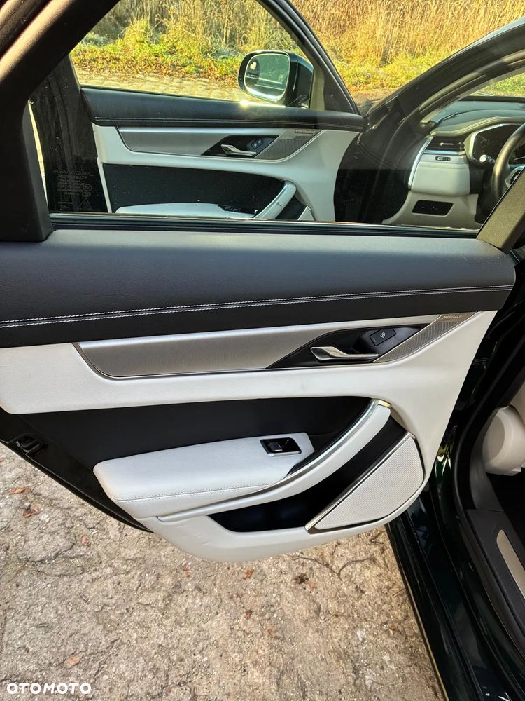 Jaguar XF P300 AWD R-Dynamic SE - 8