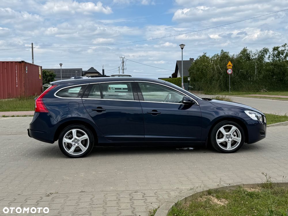 Volvo V60 D2 Momentum - 17