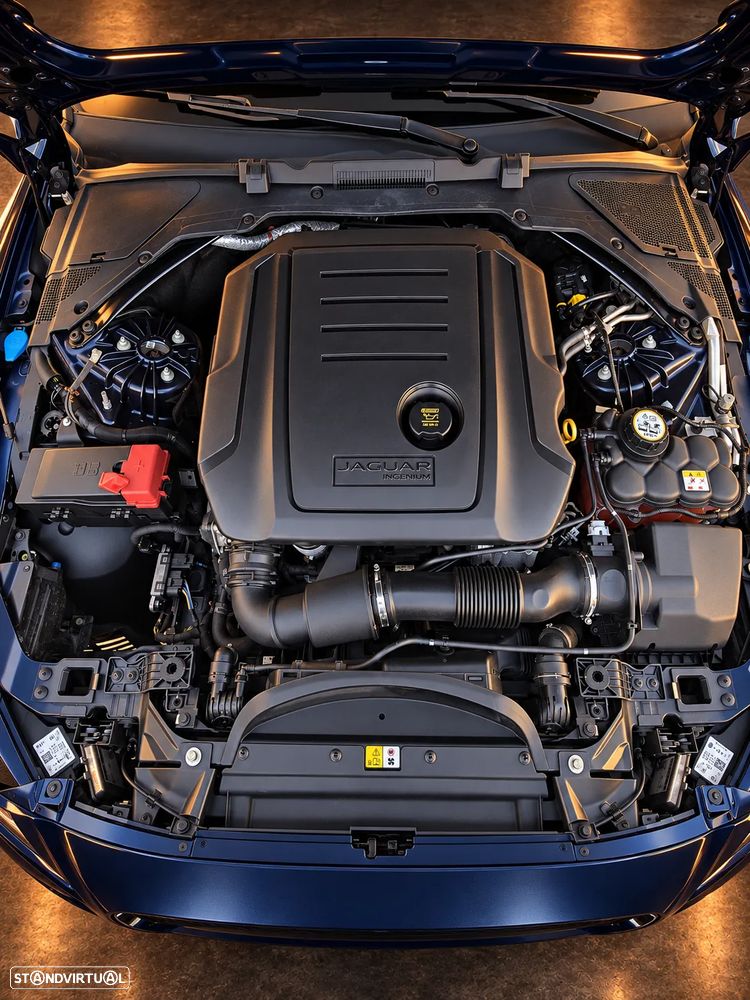 Jaguar XE - 10