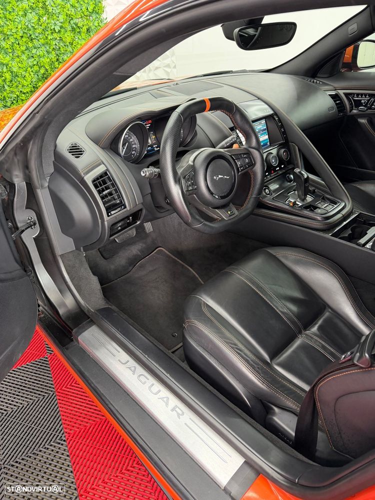 Jaguar F-Type 5.0 V8 S/C SVR AWD - 6