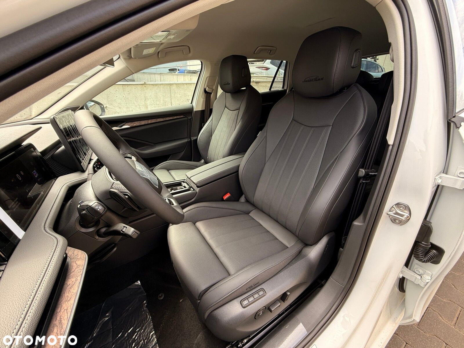 Skoda Superb 2.0 TDI SCR 4x4 L&K DSG - 11