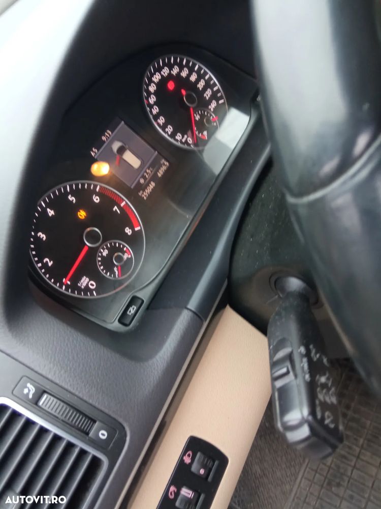 Volkswagen Touran - 11