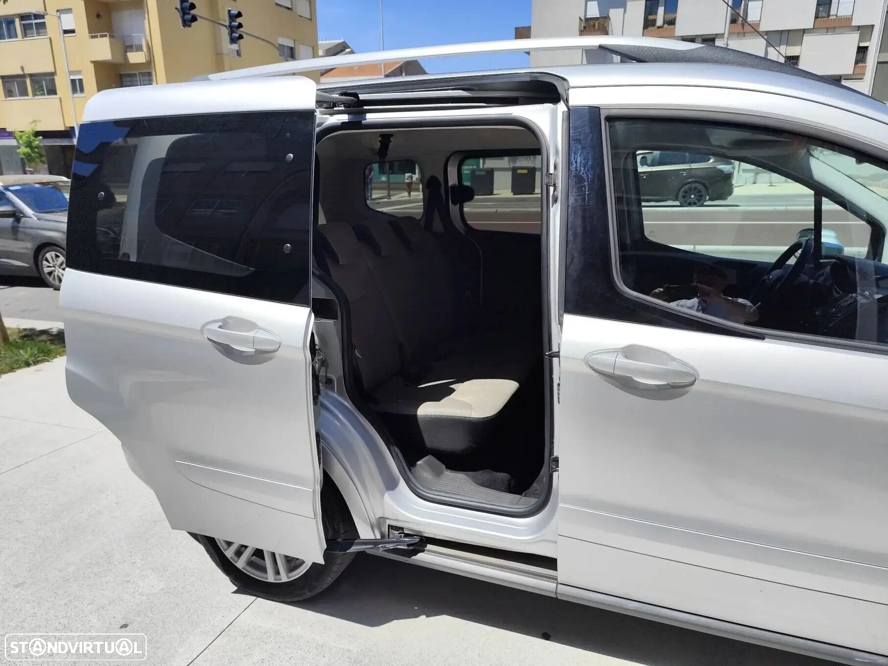 Ford Tourneo Courier 1.0 EcoBoost Titanium - 11