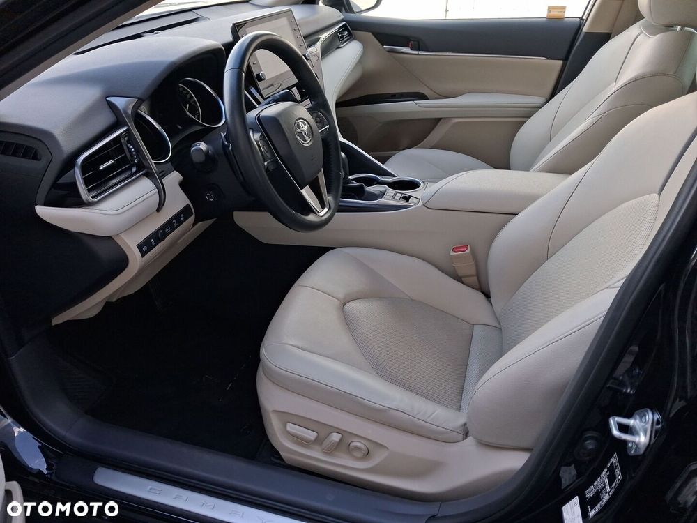 Toyota Camry 2.5 Hybrid Executive CVT - 16